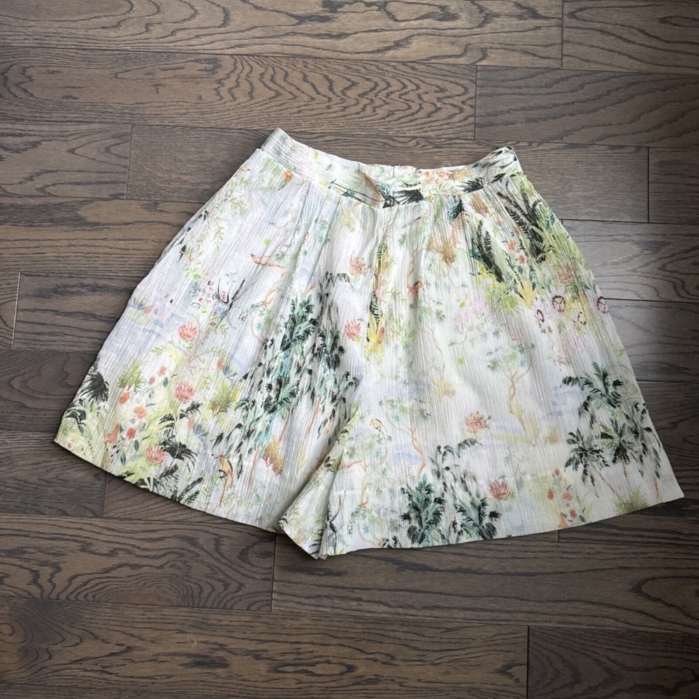 White Floral H&M High Waisted Shorts Size 2
